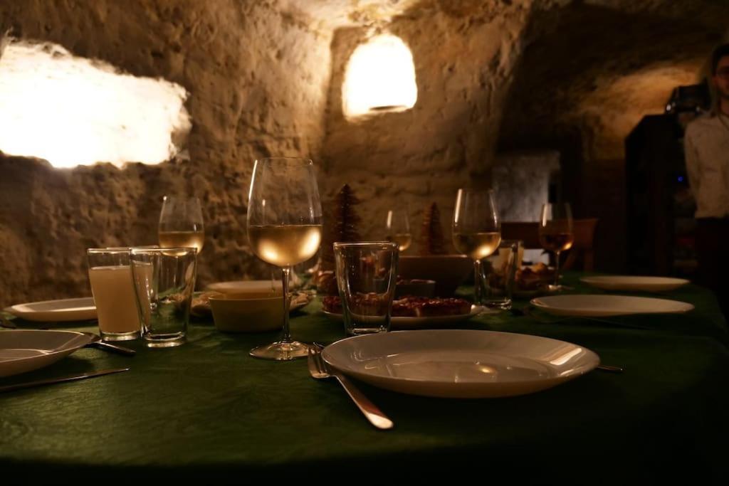 Troglo Entre Caves Et Chateaux مونتلويس سور لوار المظهر الخارجي الصورة