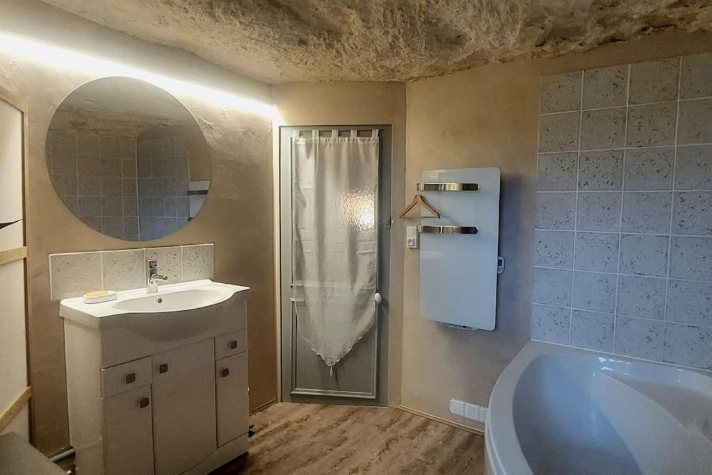 Troglo Entre Caves Et Chateaux مونتلويس سور لوار المظهر الخارجي الصورة