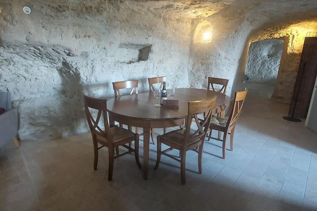 Troglo Entre Caves Et Chateaux مونتلويس سور لوار المظهر الخارجي الصورة